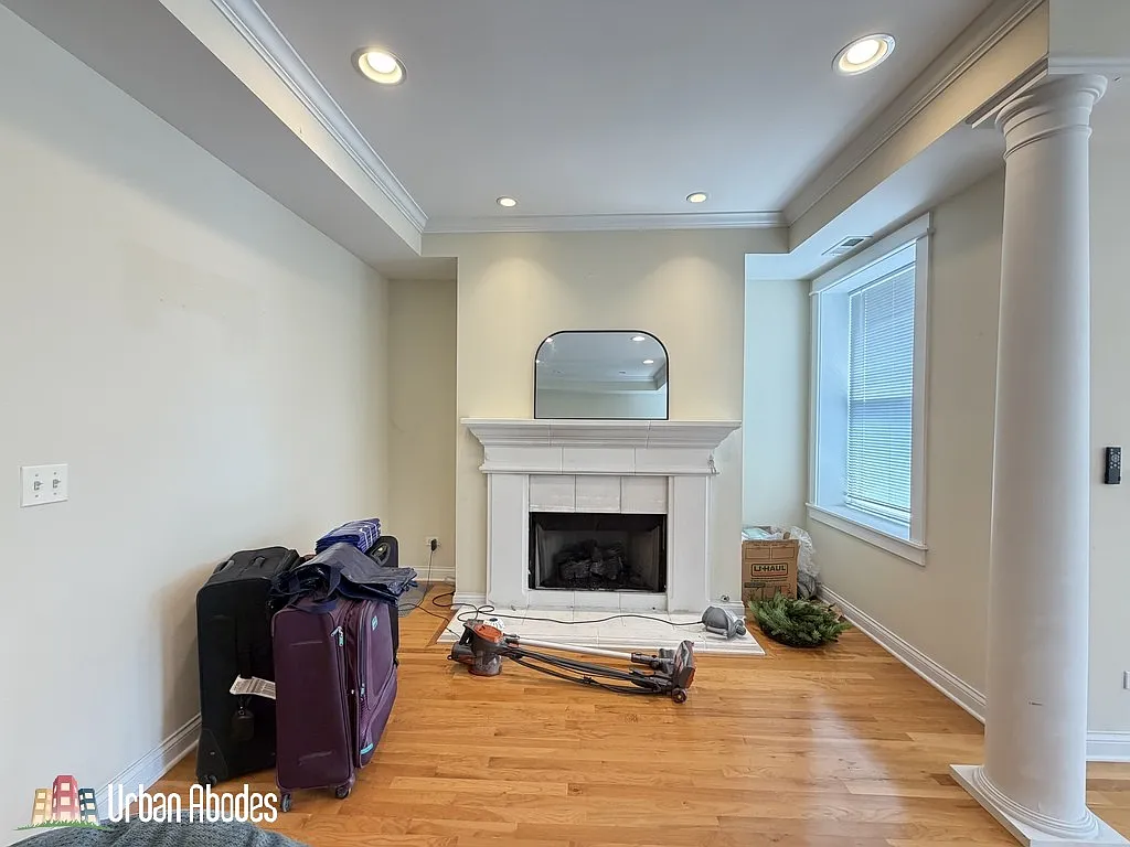 3 bed, 1800 sqft, $2,995 — Photo 2