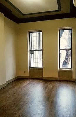 3rd image of 629 Willoughby Ave APT 1