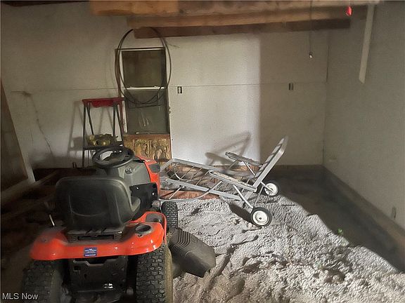 5th image of 160 W Main St