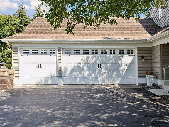 3rd image of 9783 Wedgewood Cir