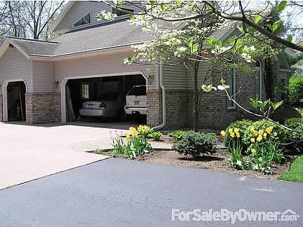 3rd image of 8111 Cameron Ct SE
