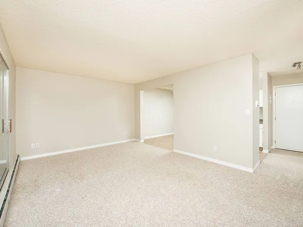 10830 111th St NW, Edmonton, AB T5H 3G4
