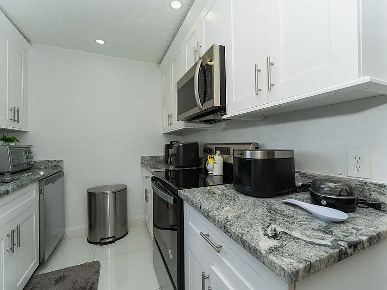 1242 SW Parma Ave — Photo 13