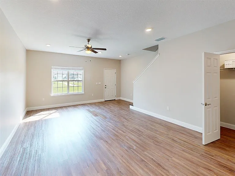 Eleven Oaks — Photo 23
