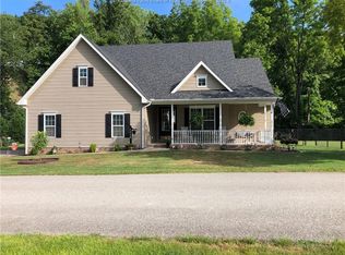517 Johns Creek Rd, Milton, WV 25541