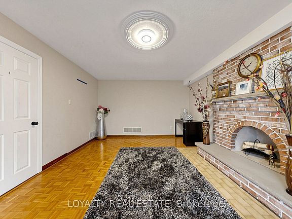 4th image of 3435 Ellesmere Rd
