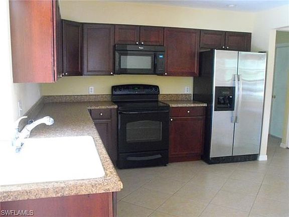 3rd image of 426 SW 43rd St