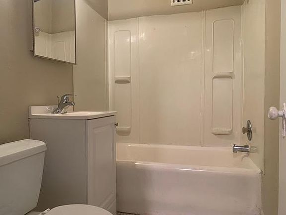 3rd image of 914 W Glen Flora Ave APT 207
