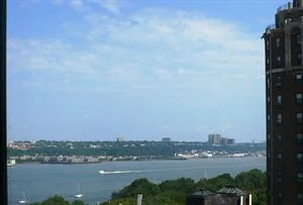 Rented by Douglas Elliman | media 23