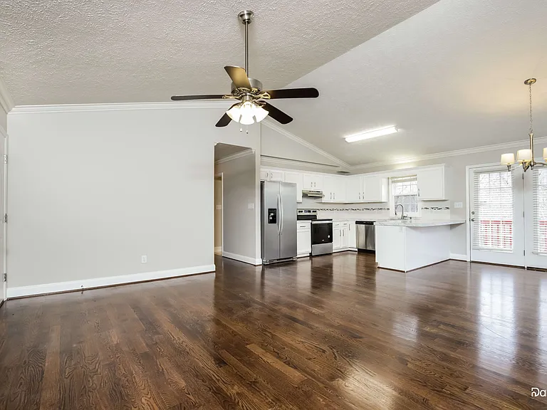 15 Hawthorne Ln — Photo 8