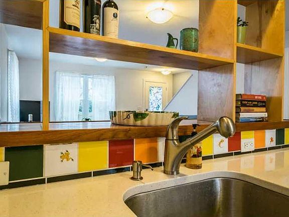 3rd image of 25 Catherine St Unit 3B