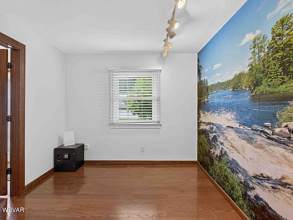 4th image of 2025 Eckard Rd