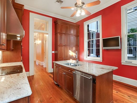 3rd image of 926 Esplanade Ave #1