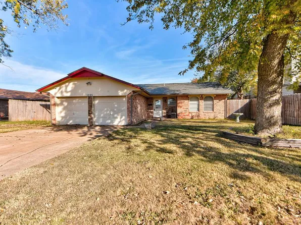 1025 Larkspur Rd, Moore, OK 73160
