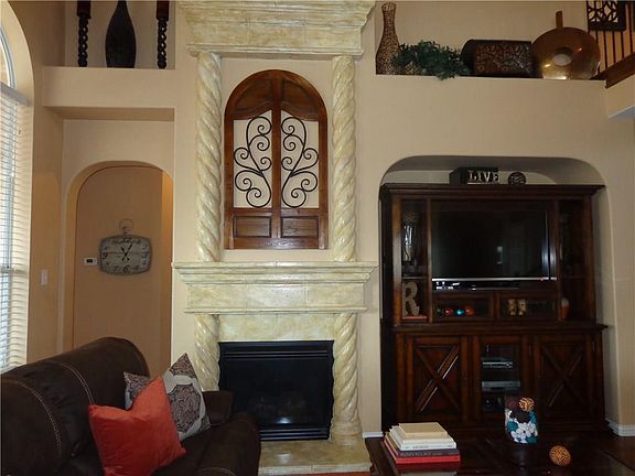 3rd image of 1018 Molly Ct