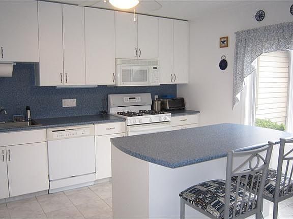2nd image of 806 Heritage Hls Unit B