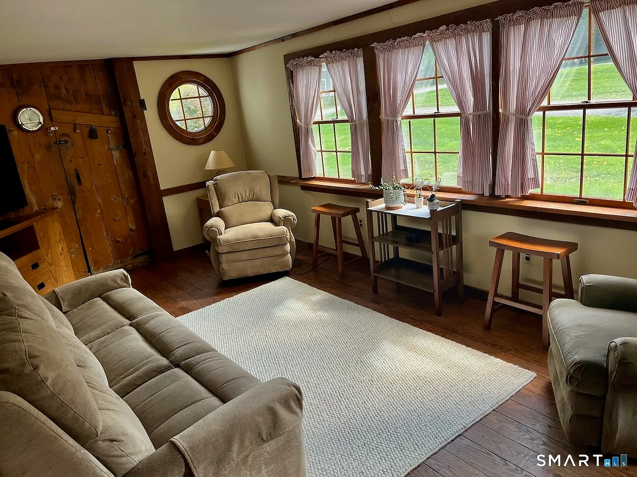4 bed, 1.5 bath, 1661 sqft, $3,700 — Photo 3