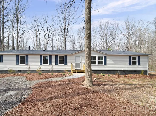 1320 Smith Woods Ln, Hickory Grove, SC 29717