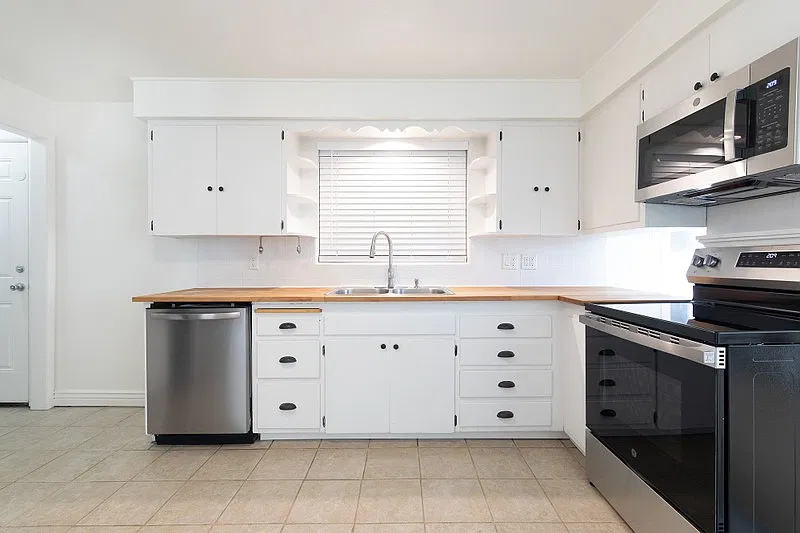 Charming 4 BR/2BA Home in Midvale! Great Location! — Photo 2
