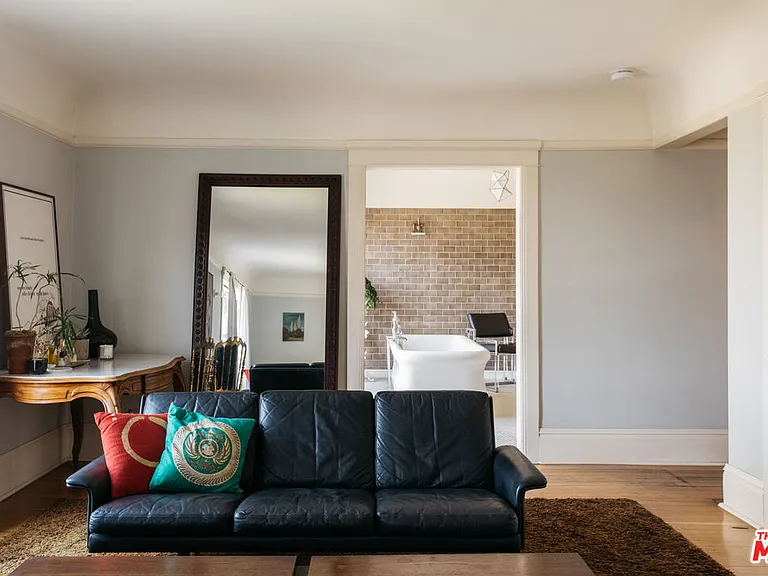 1046 W Kensington Rd — Photo 25