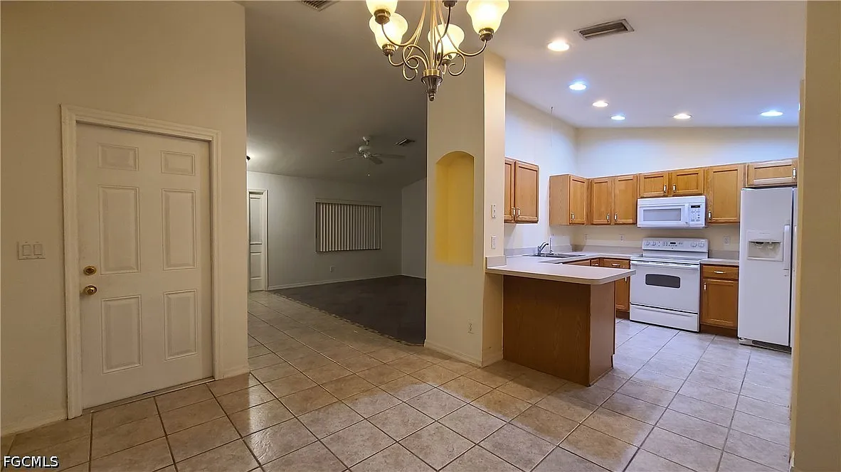 3 bed, 2.0 bath, 1206 sqft, $2,000 — Photo 3