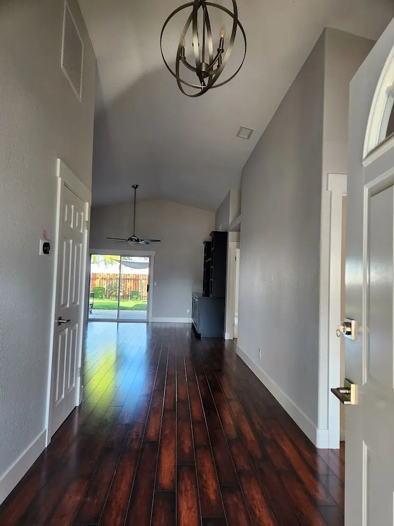 Building Photo - 838 Tanis Pl