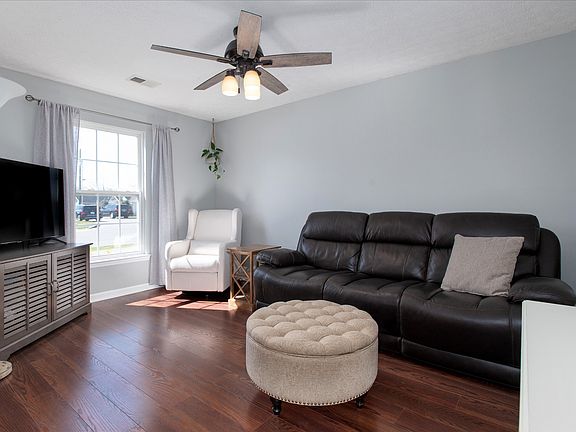 4th image of 2560 Sonar St