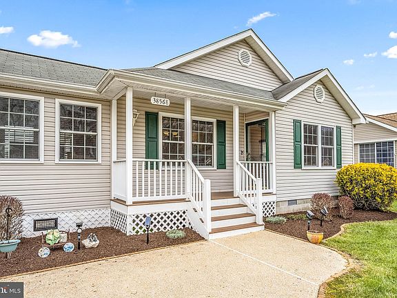 2nd image of 38568 Hemlock Dr