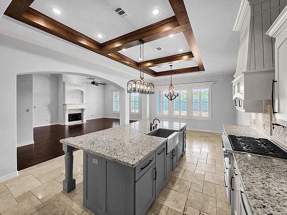 4th image of 302 Spring Brook Ct