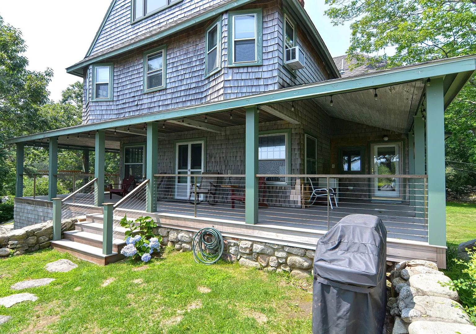 Stunning Victorian Winter Rental with Ocean Views! — Photo 1