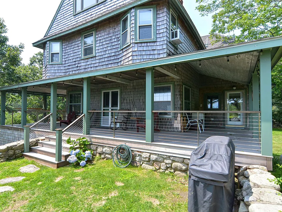 16 Oakes Ln