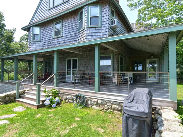 16 Oakes Ln, Rockport, MA 01966