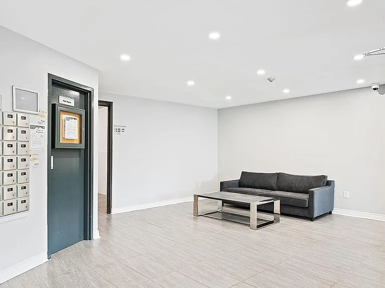 250 Lake St — Photo 14