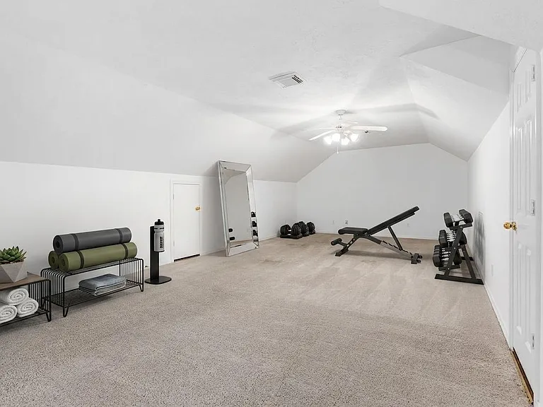 5913 Dolores St #B — Photo 29