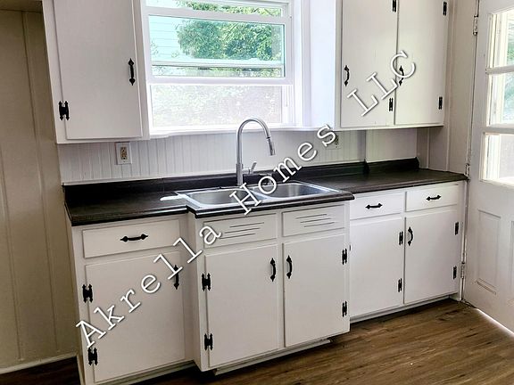 5th image of 351 Grand Ave