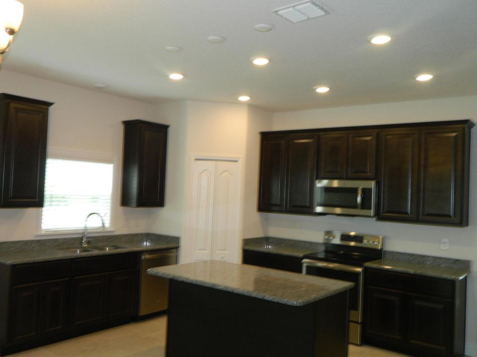 2nd image of 4685 SW Bachelor Avenue
