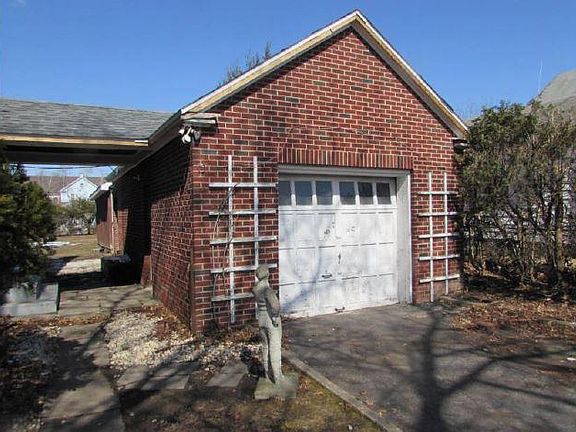 4th image of 1185 Ferris Ave