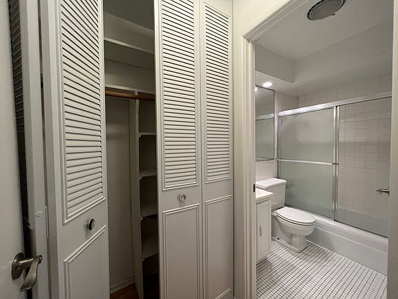 5th image of 736 W Buena Ave APT 401