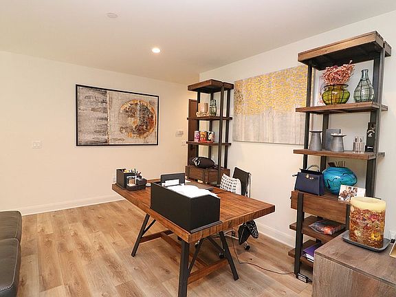 4th image of 853 S Lucerne Blvd Unit 105