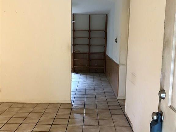 5th image of 2701 Little John Ln