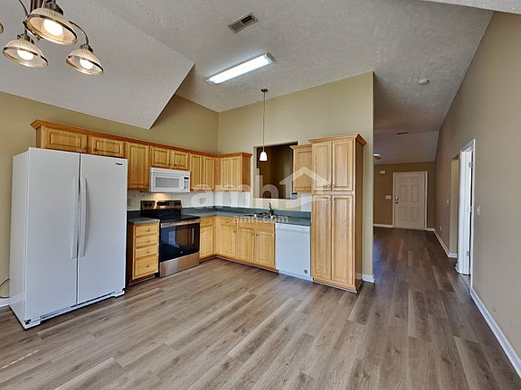 3rd image of 1044 Monticello Pl
