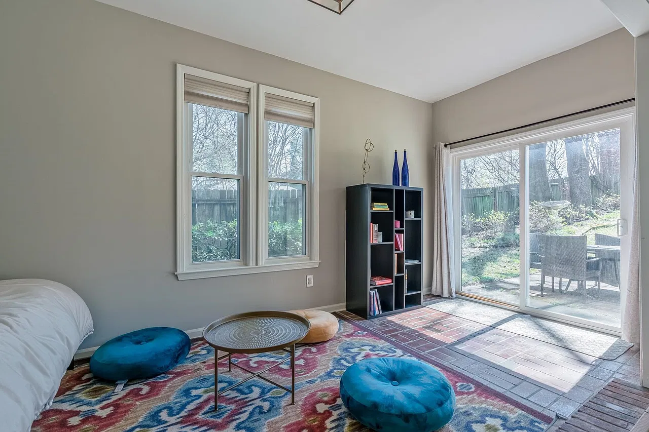 4 bed, 2350 sqft, $4,950 — Photo 3
