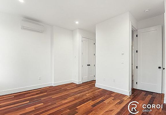 2nd image of 996 Putnam Ave APT 2R