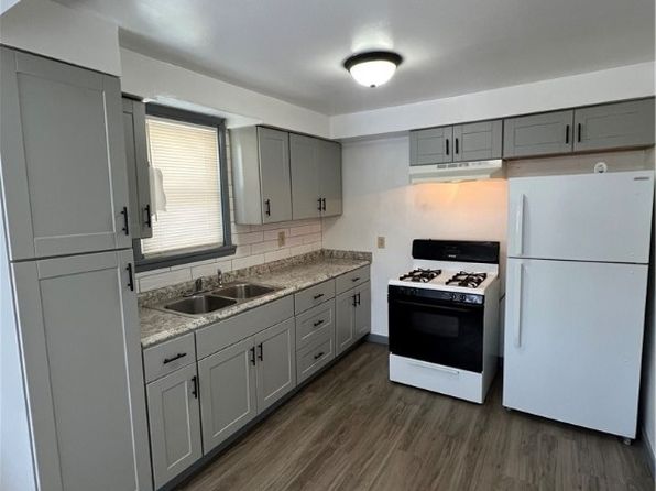 506 E Liberty St, Lowellville, OH 44436