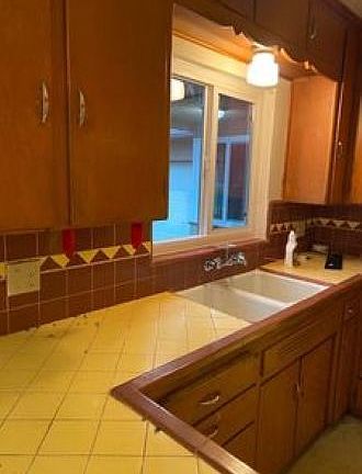 2nd image of 3404 N Mariposa St