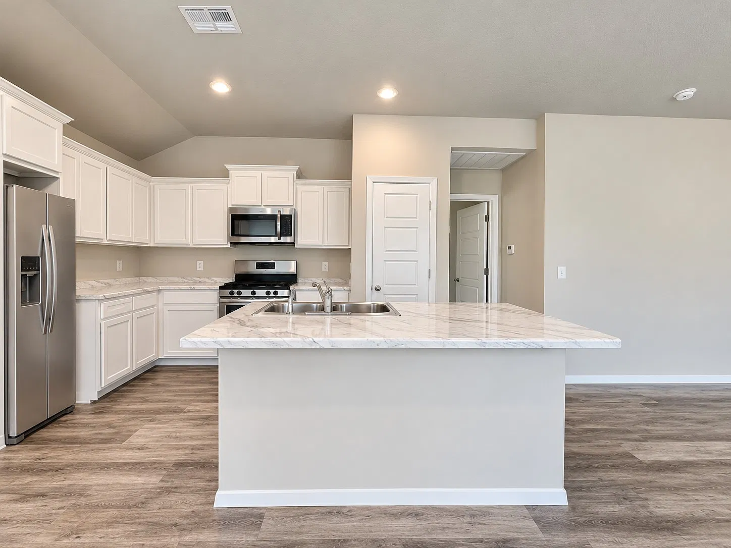 3 bed, 1308 sqft, $1,800 — Photo 2