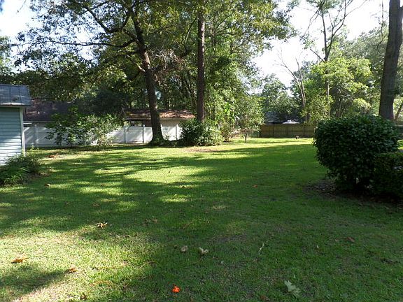 3rd image of 2306 Oakwood Dr