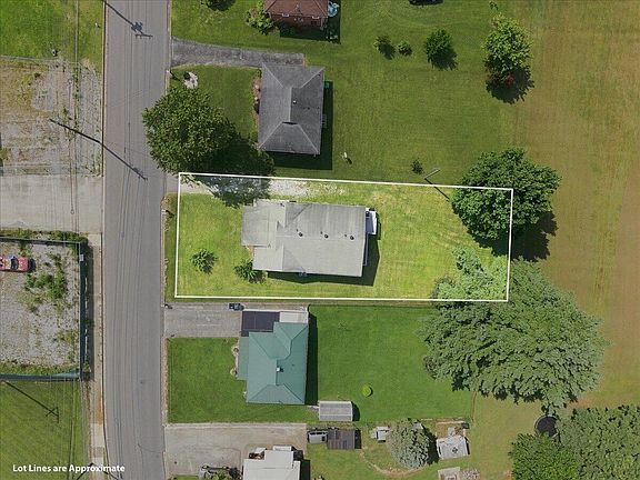 4th image of 1324 Davis St