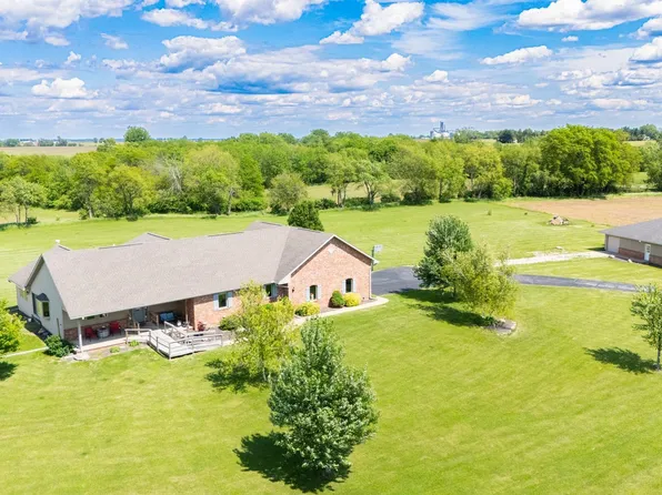26620 Schuck Rd, Washington, IL 61571