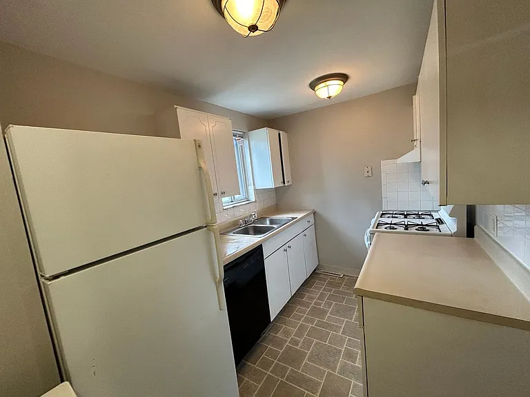 Coventry Court Townhomes — Photo 67